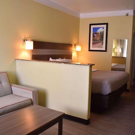 Quality Inn & Suites Gallup I-40 Exit 20 Εξωτερικό φωτογραφία