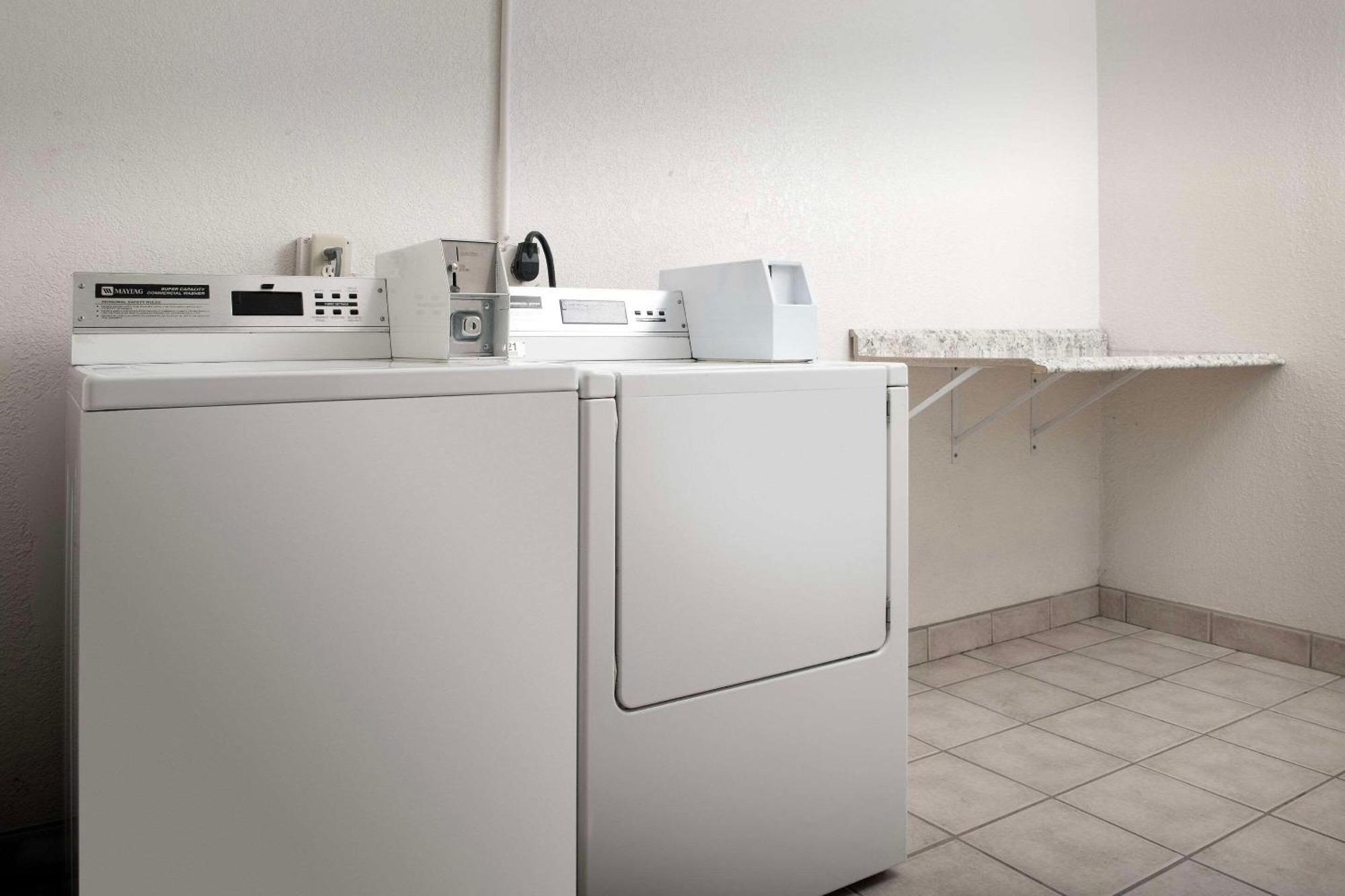 Quality Inn & Suites Gallup I-40 Exit 20 Εξωτερικό φωτογραφία